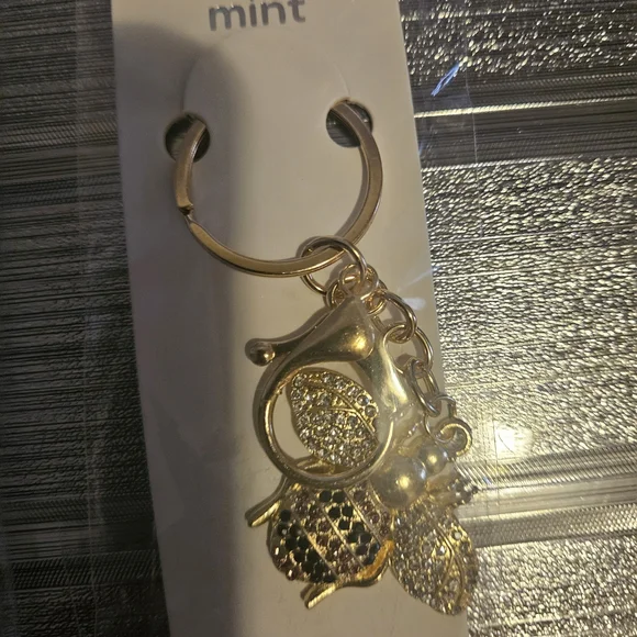 Bundle Of 6 Gold Bee Keychain Charm - Rhinestone Accent - Picture 6 of 6